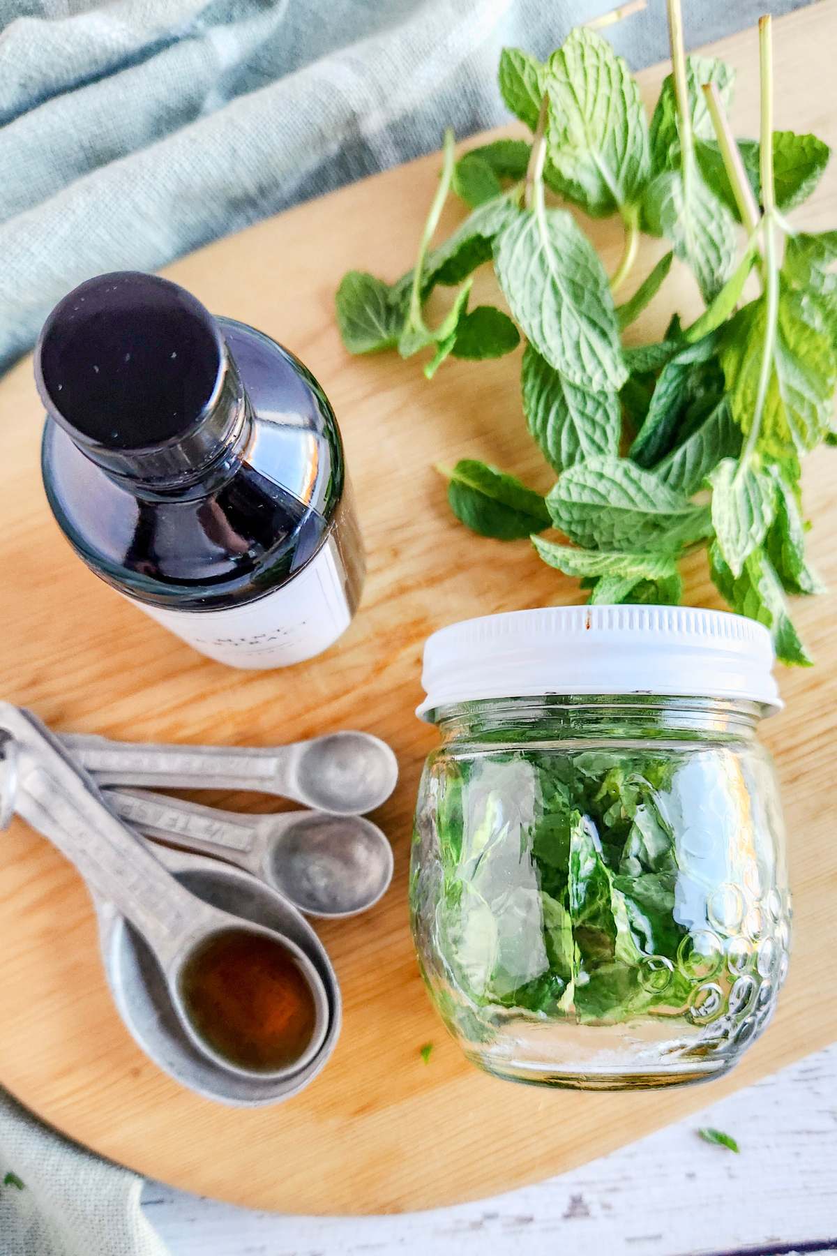 How to Make Mint Extract with Fresh Mint (Easy DIY Recipe) Milk Glass Home